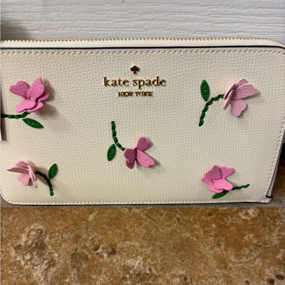 NWT KATE SPADE Medium Floral Appliqué Meringue Wristlet - Picture 3 of 7